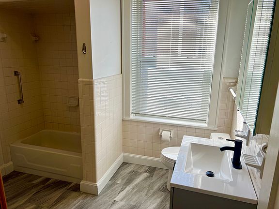 5th image of 4111 Wyoming St APT 1W