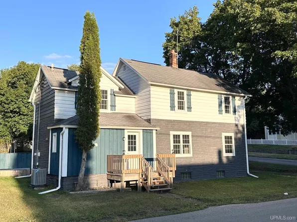 500 E B St, Iron Mountain, MI 49801