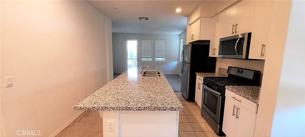 4 bed, 1700 sqft, $4,500 — Photo 3