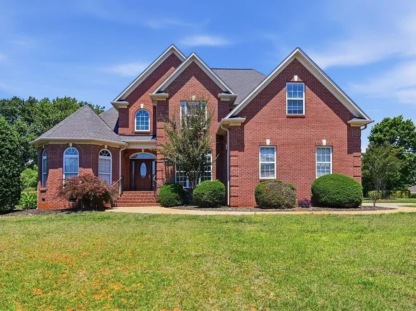 504 Kiowa Dr, Boiling Springs, SC 29316