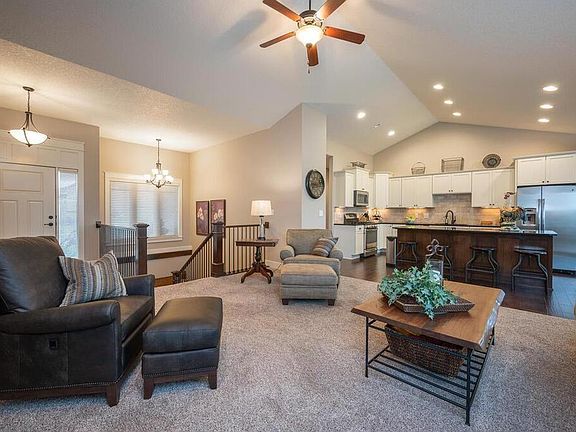 4th image of 5511 NE Hillcrest Dr