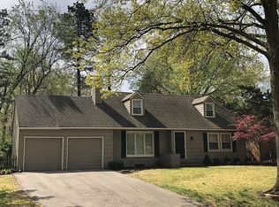 7633 Tomahawk Rd, Prairie Village, KS 66208