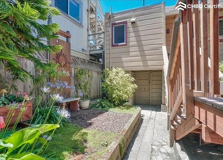 556 Vermont St — Photo 21