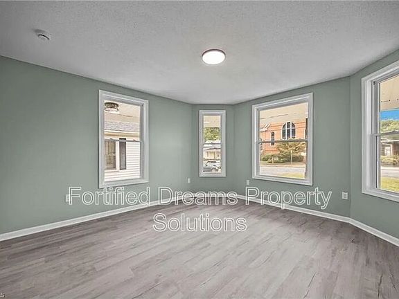 4th image of 608 Montgomery St #A