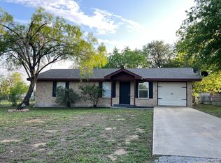 701 Atkins Ave, Devine, TX 78016