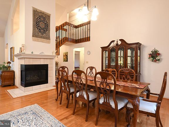 5th image of 10100 Fullerton Ct