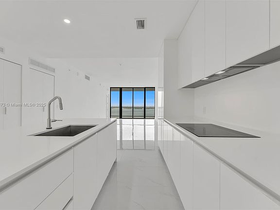 5th image of 700 NE 24th St #1-3004