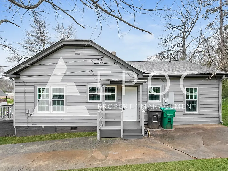 638 Wesley Dr — Photo 13
