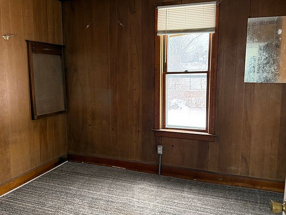 3rd image of 305 Spring St
