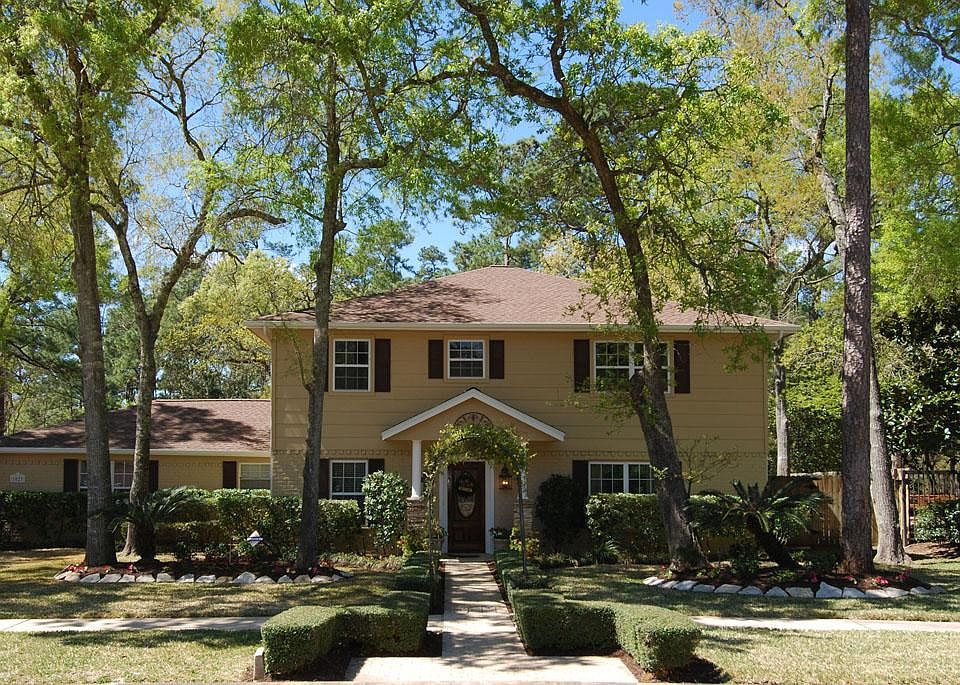 STOP THE CAR YOU YOU WONT WANT TO MISS THIS STUNNINGLY UPDATED HOME IN DESIRABLE SHADY RIVER SUBDIVISION