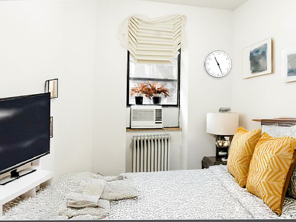 2nd image of 215 E 84th St APT 1A