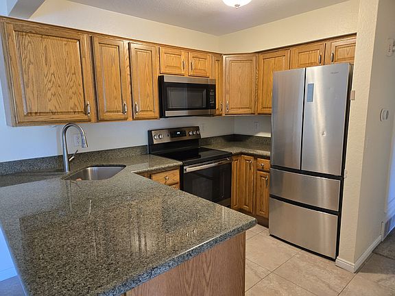 4th image of 425 S 1000 E #308A