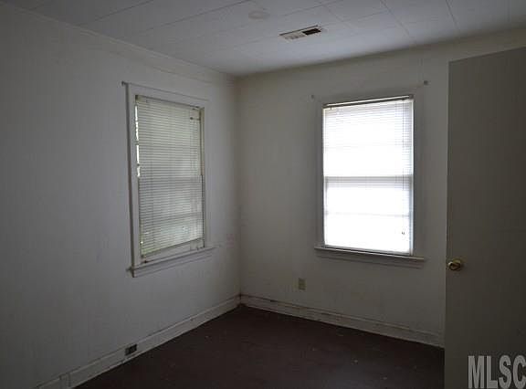 4th image of 524 Arlington Cres