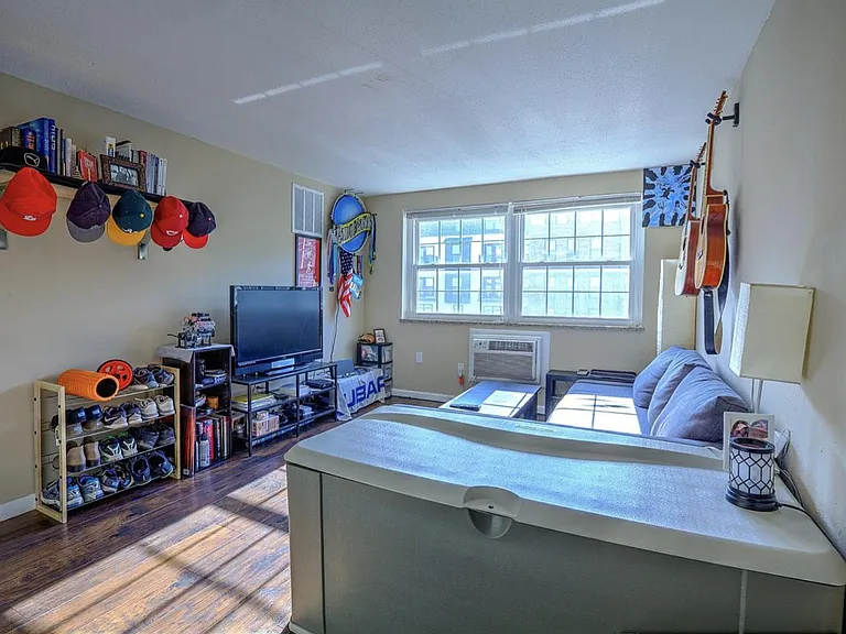 4049 W Pine Blvd #311 — Photo 4