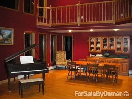 Dining Room/ Great Room : Bamboo wood flooring, 20 foot ceilings, skylights