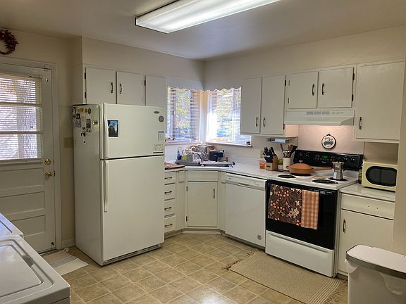 Spacious kitchen