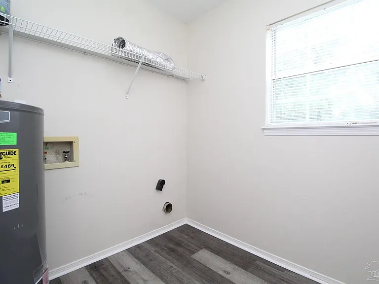 8126 Crystal Wells Pl — Photo 17