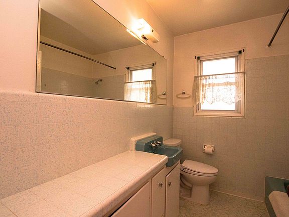 3rd image of 452 Saint Bonaventure Ave