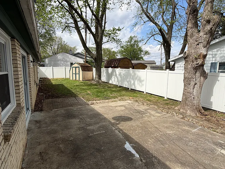 2504 Campbell Dr — Photo 26
