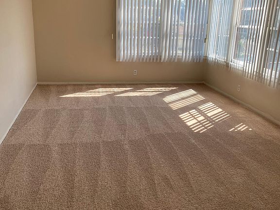 4th image of 1117 N Lake Ave