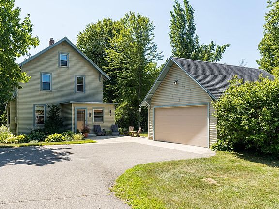 2nd image of 1 Petticoat Ln