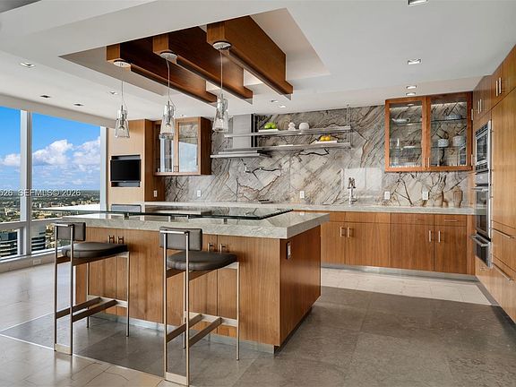 5th image of 1425 Brickell Ave