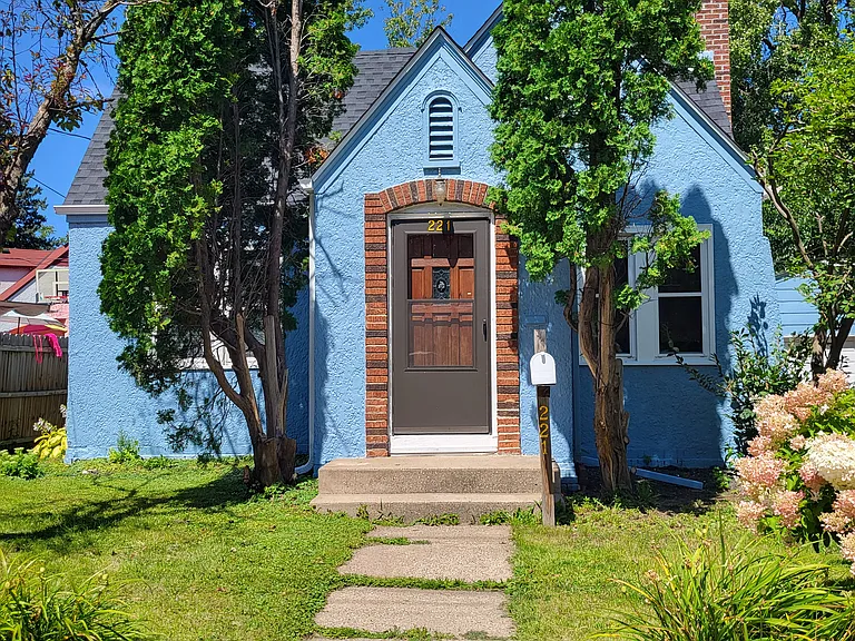 221 Annapolis St W — Photo 1