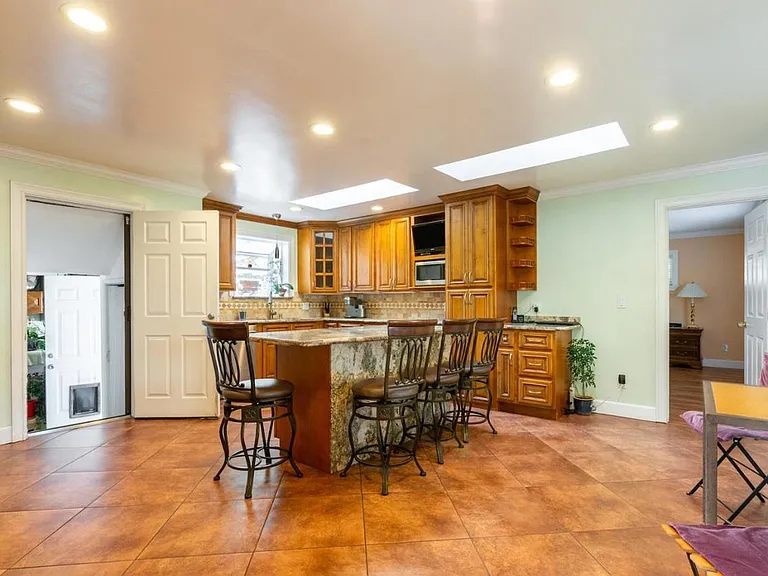 515 Flynn Ave — Photo 12