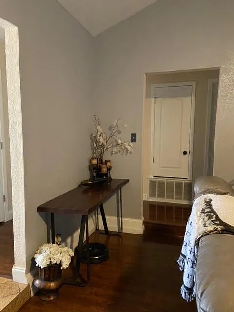 3 bed, 2289 sqft, $2,400 — Photo 3