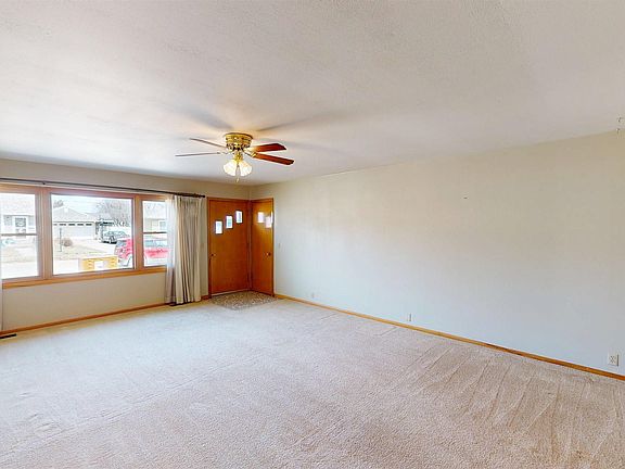 4th image of 423 Ash St