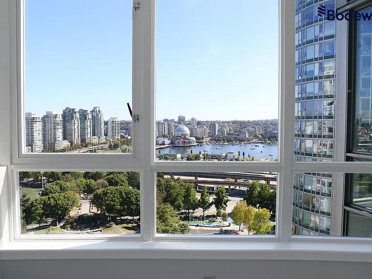 63 Keefer Pl #2009 — Photo 2