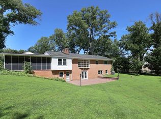 5009 Prestwick Dr, Fairfax, VA 22030