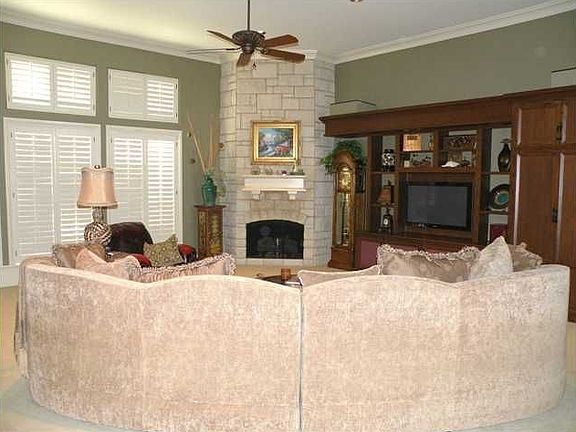 4th image of 3200 Rose Creek Dr