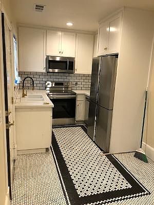 3rd image of 639 Carolina St #D