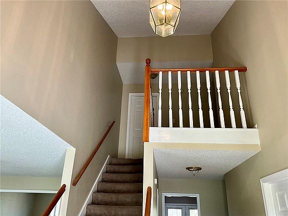3rd image of 921 Village St