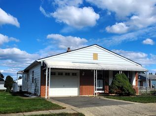 39 Canterbury Ln, Toms River, NJ 08757