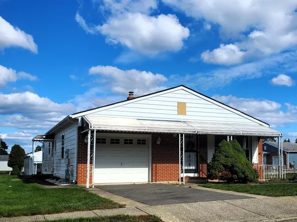39 Canterbury Lane, Toms River, NJ 08757