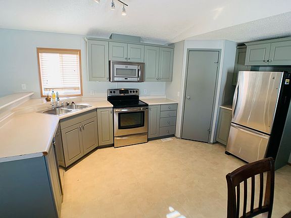 3rd image of 136 McKinlay Cres
