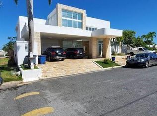 Vistamar Marina Este Jaen St #F-19, Carolina, PR 00983