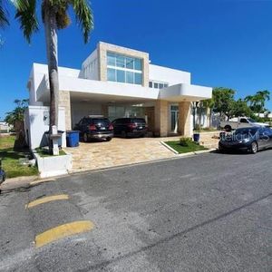 Vistamar Marina Este JAEN STREET #F-19, Carolina, PR, 00983