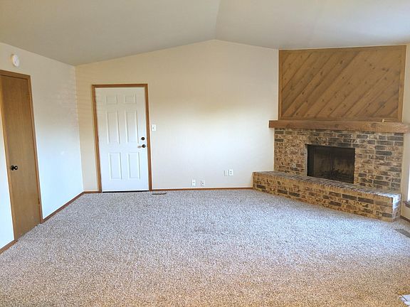 2nd image of 1816 Hillcrest Dr