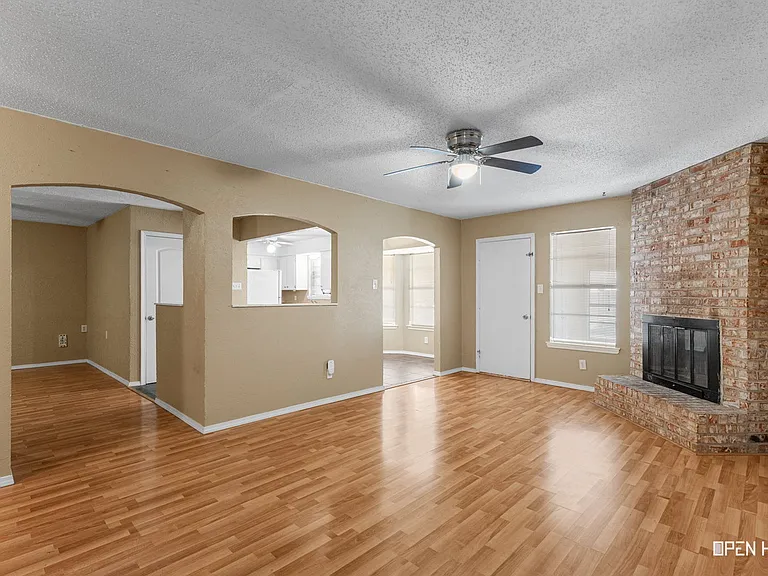 216 Dirks Dr — Photo 4