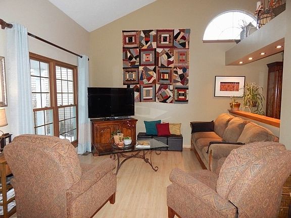 2nd image of 825 Mayberry Ct