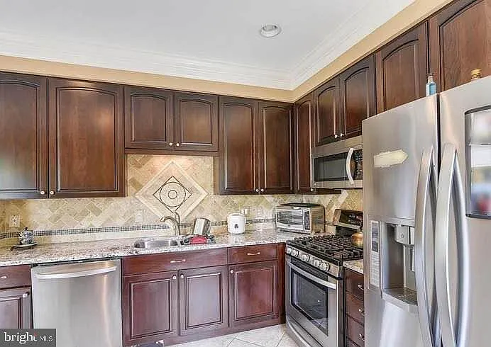 3 bed, 2.5 bath, 2500 sqft, $2,900 — Photo 3