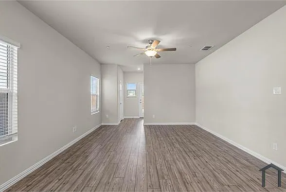 4 bed, 2366 sqft, $2,900 — Photo 3