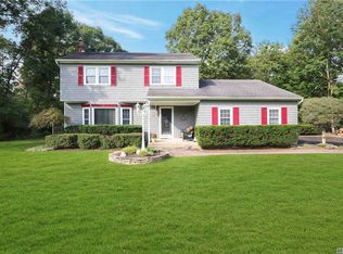4 Heritage Ln, Miller Place, NY 11764