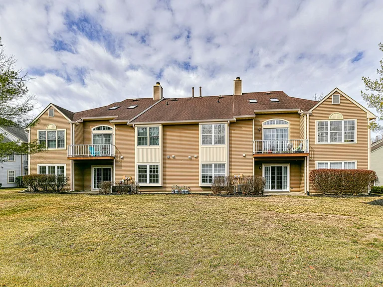 805 Harwood Ct #A — Photo 2