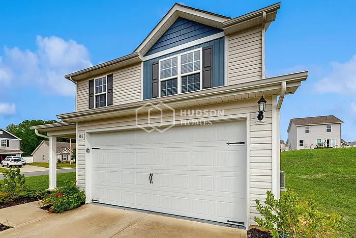 388 Aubrey Woods Dr — Photo 2