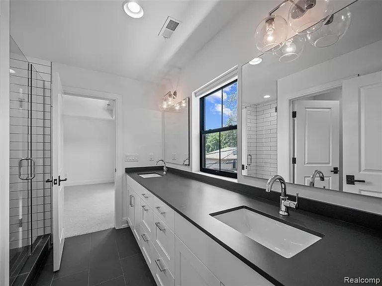 887 Redding Rd — Photo 16