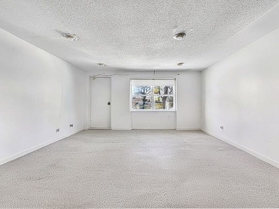 4th image of 15 Longworth Ave